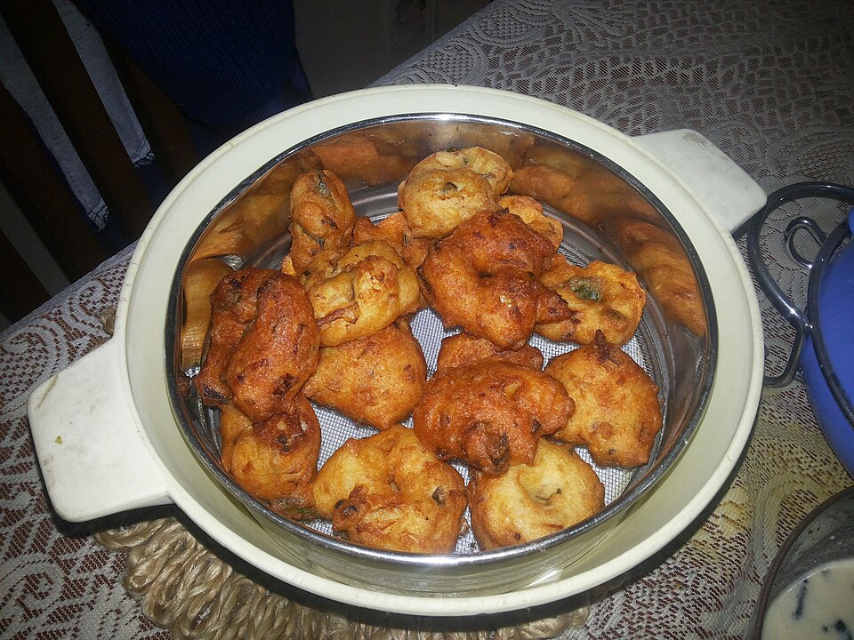 Medu Vada Recipe - Crispy South Indian Lentil Donuts