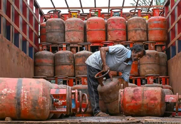 Oil firms weigh 10-kg LPG cylinders as war-linked shortage hits supply