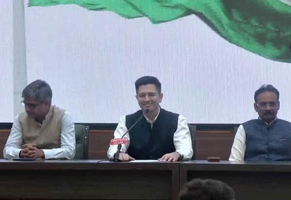 ஆம் ஆத்மி ராஜ்யசபா எம்பிக்கள் சத்தா, பதக், மிட்டல் பாஜவில் இணைந்தனர்