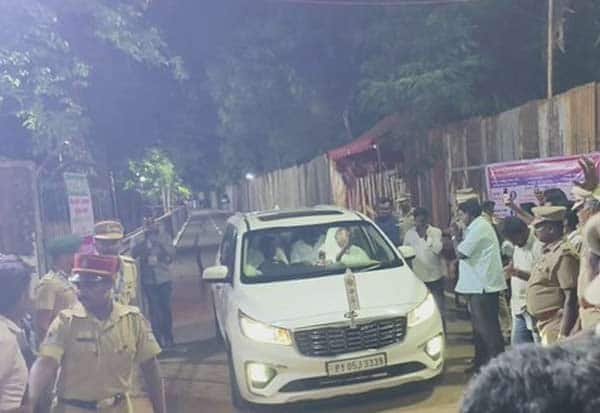 AIADMK MLAs put up at Puducherry resort amid TN political suspense