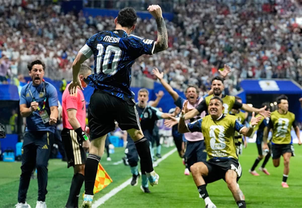 Argentina stun England 2-1 with late winner to reach World Cup final