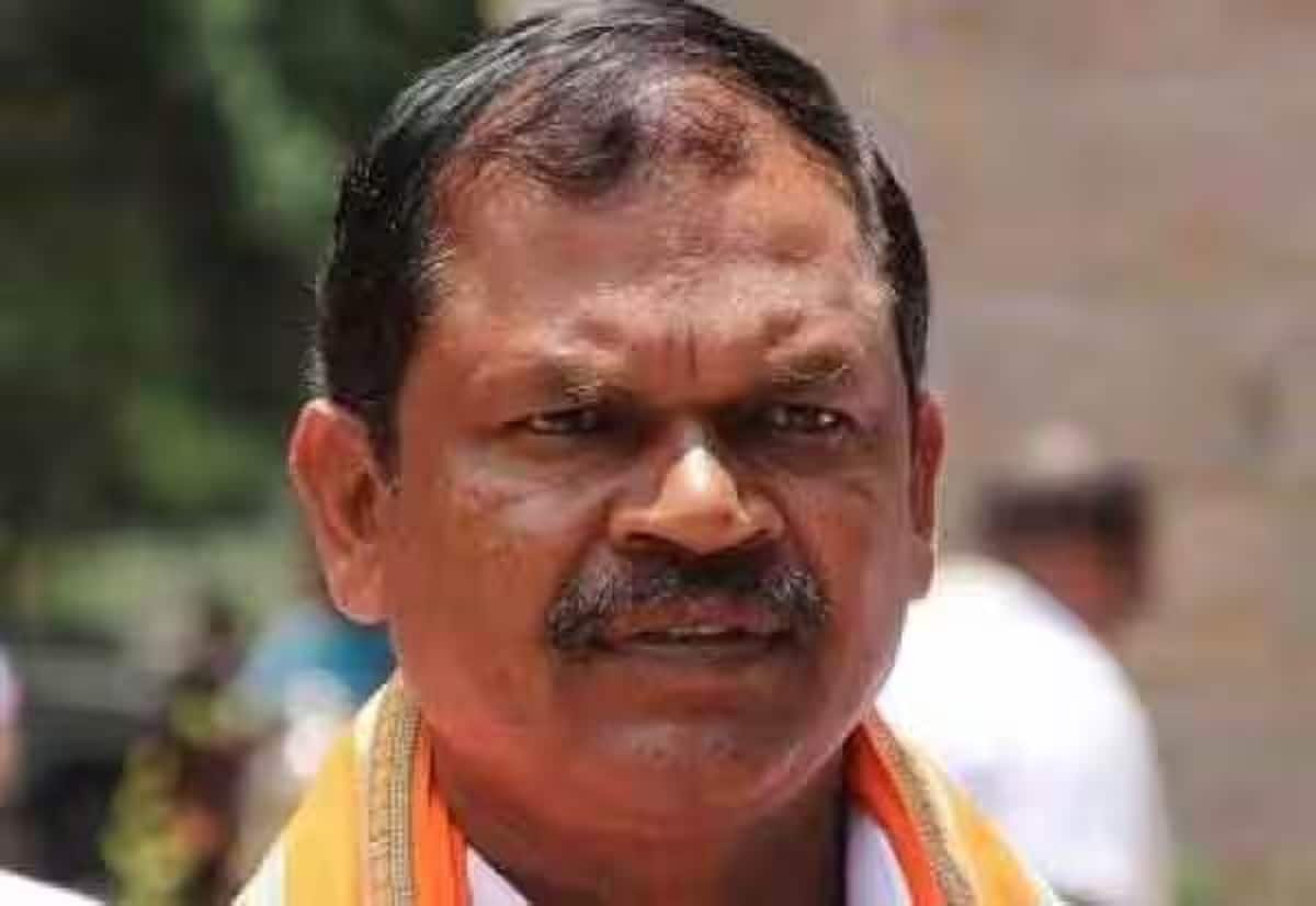 Arjun Sampath urges CM Vijay not to encourage party-switching culture