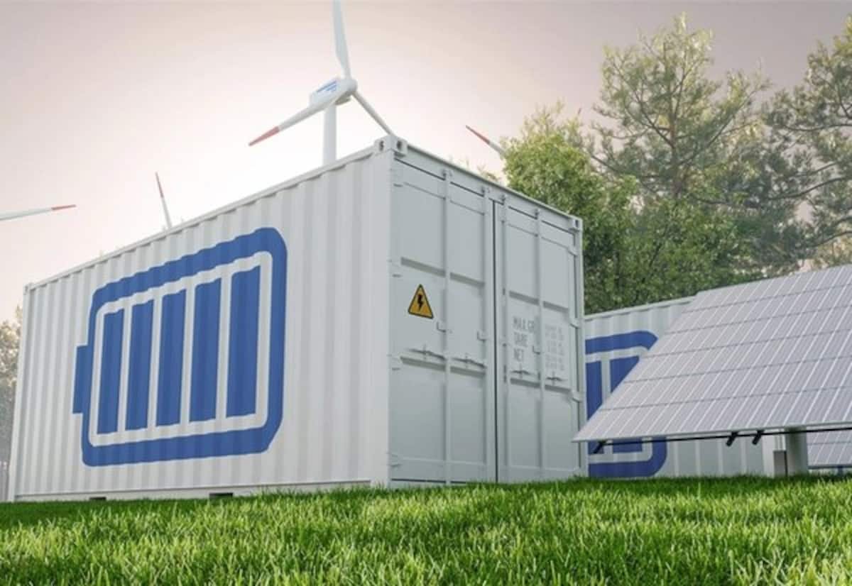 Battery storage to be mandatory for new solar, wind projects from 2027