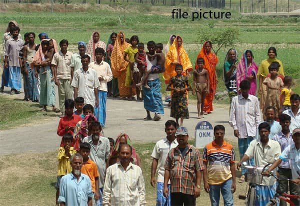 மே.வங்கத்தில் பாஜ ஆட்சி: சட்டவிரோத குடியேறிகள் வங்கதேச எல்லை நோக்கி நகர்வு