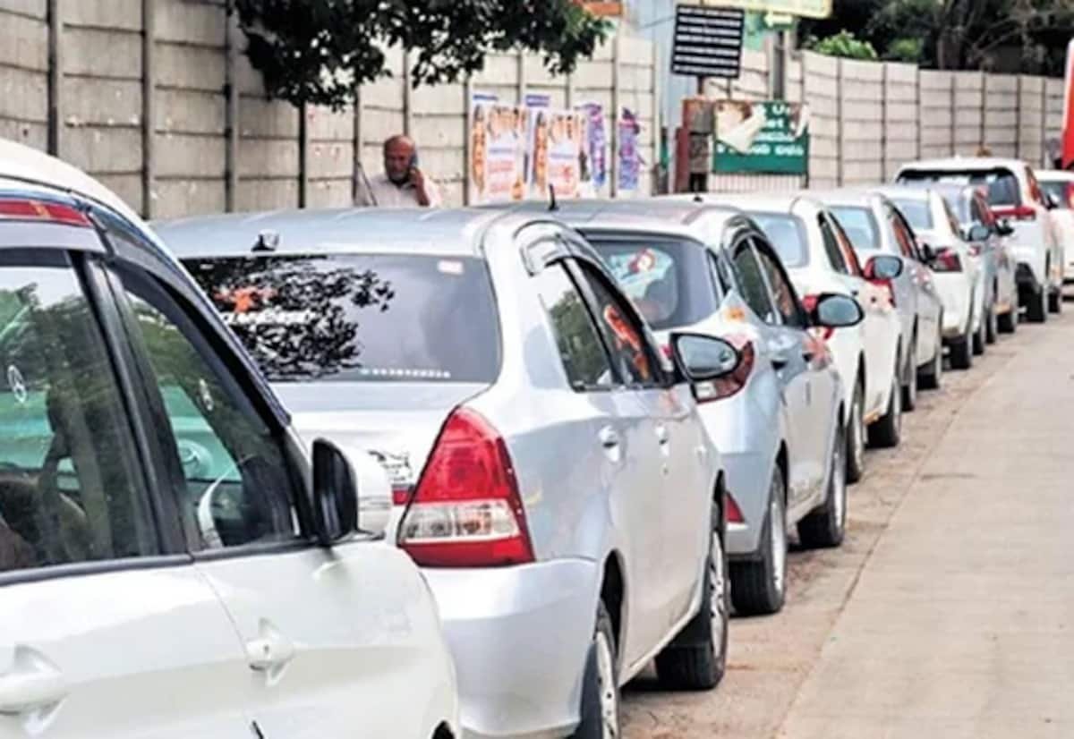 Bengaluru civic body proposes annual fee to park cars outside homes