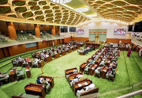 கூட்டு மதமாற்றத்திற்கு ஆயுள் தண்டனை: சத்தீஸ்கரில் மசோதா தாக்கல்