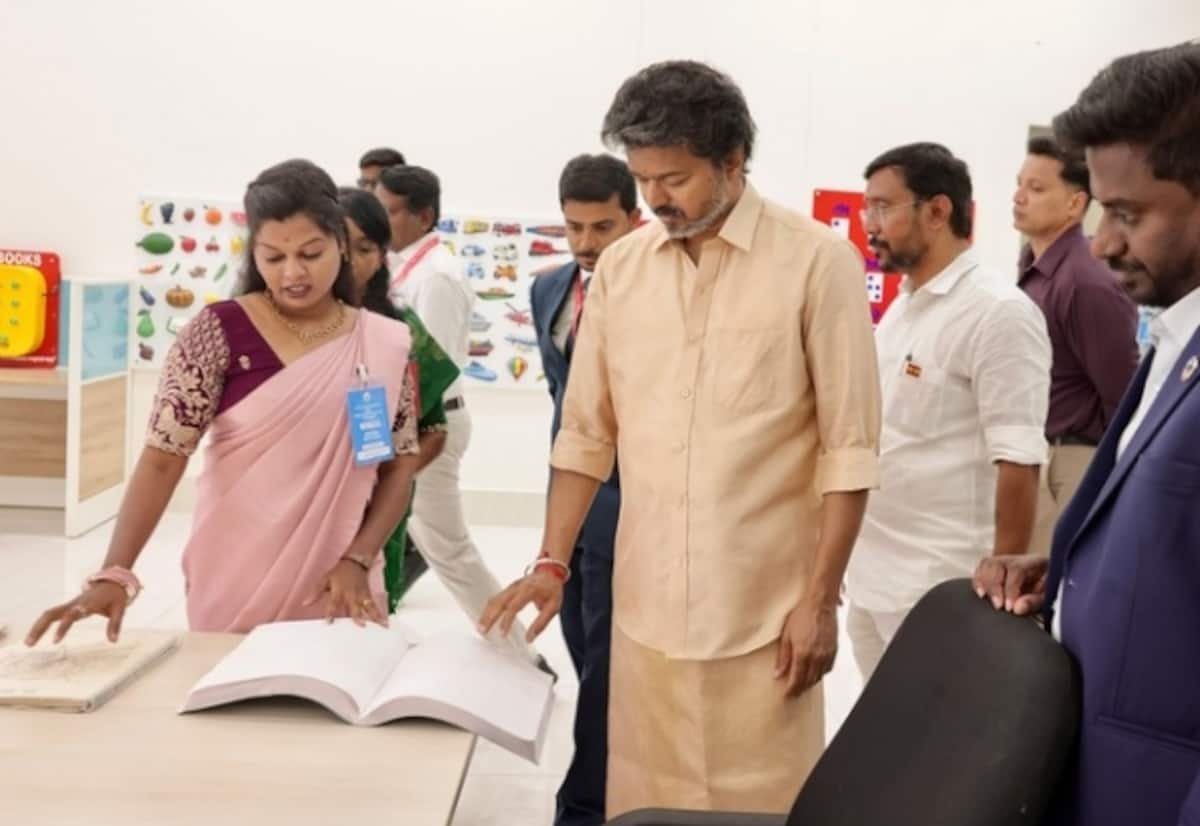கோவையில் ‘பெரியார் அறிவுலகம்’ திறப்பு; பதிவேட்டில் ‘அதிகம் அறிந்துகொள்; அச்சம் குறையும்’ என முதல்வர் விஜய்