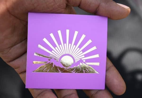 கோவை வடக்கில் ‘தங்கக் காசு’ டோக்கனாக க்யூஆர் அட்டைகள் விநியோகம்