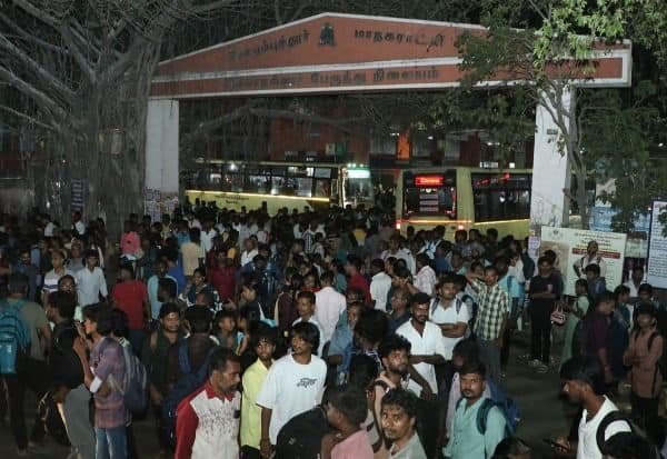 Coimbatore voters clash at Singanallur bus stand over bus shortage