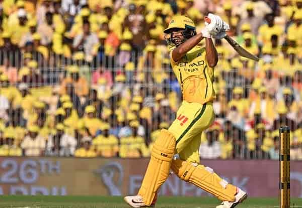 குஜராத்துக்கு எதிராக சிஎஸ்கே 158/7; ருதுராஜ் 74*