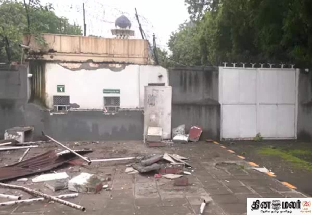 Delhi police demolish barricade wall outside Pakistan Embassy