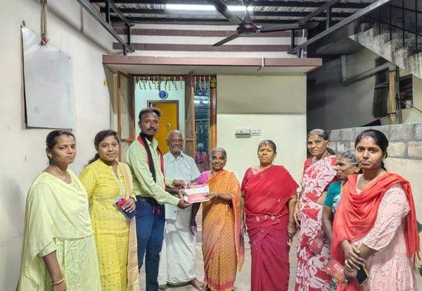 திமுக ரூ.8,000 ‘கூப்பன்’ வினியோகம்: கடைகளில் வாக்குவாதம்