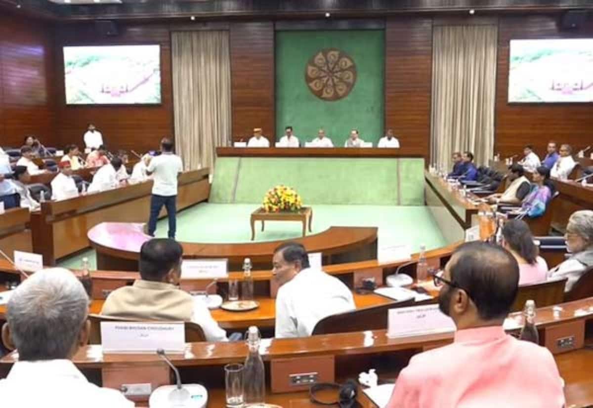 DMK, Congress walk out of Delhi all-party meet ahead of Monsoon Session