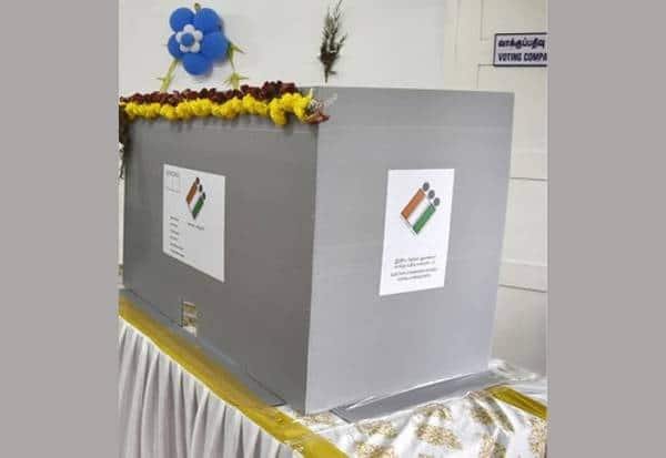 ஓட்டுச்சாவடிகளில் பெஞ்ச், மொபைல் வைப்பு அறை: தேர்தல் கமிஷன் அறிவிப்பு