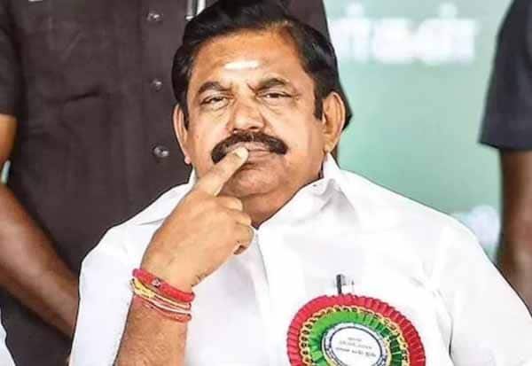 தலைமை விவகாரத்தில் பிளவு: மாவட்ட செயலர்களுடன் இபிஎஸ் ஆலோசனை