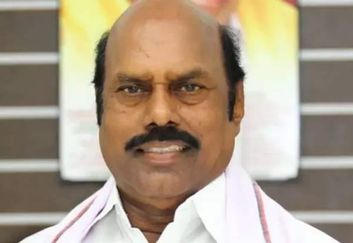 Former DMK minister EV Velu appears before DVAC for questioning