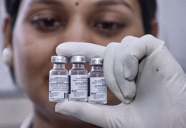 இலவச எச்.பி.வி. தடுப்பூசி: 2 வாரங்களில் 3 லட்சம் சிறுமியர் பயனடைந்தனர்