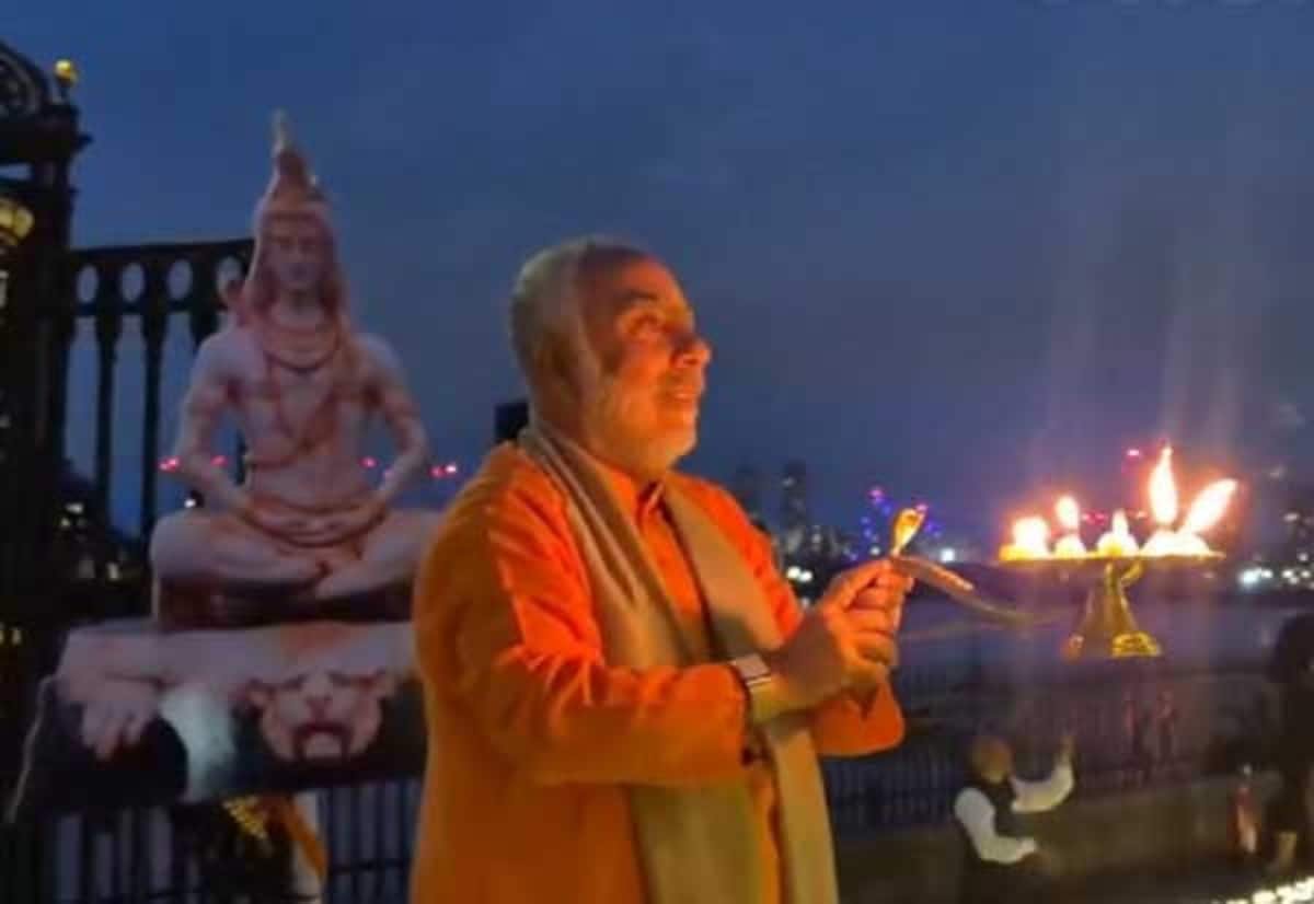 லண்டன் தேம்ஸ் நதிக்கரையில் முதன்முறையாக ‘கங்கை ஆரத்தி’ நிகழ்ச்சி