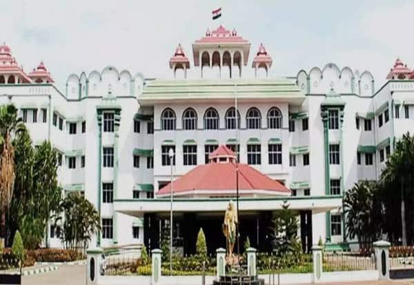 Madurai HC quashes case against Thiruparankundram flag protestors