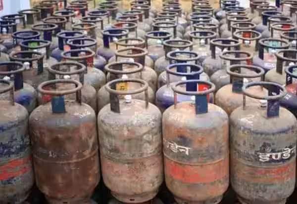 நாடு முழுதும் பதுக்கல் எல்பிஜி சிலிண்டர்கள் 15,000 பறிமுதல்: மத்திய அரசு