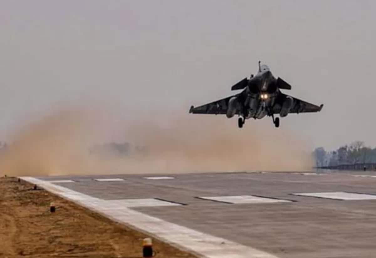 IAF announces border air exercise; Pakistan on alert