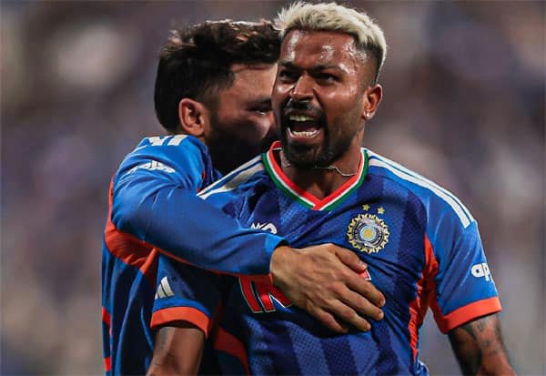 India beat England by 7 runs to reach T20 World Cup final