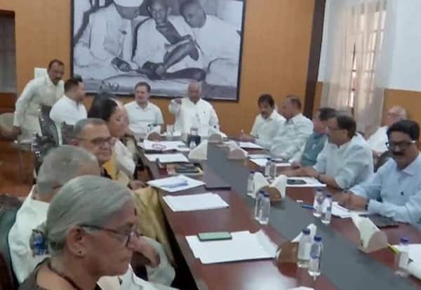 சிறப்பு பார்லி கூட்டத்தொடருக்கு முன் கார்கே வீட்டில் இண்டி கூட்டணி ஆலோசனை