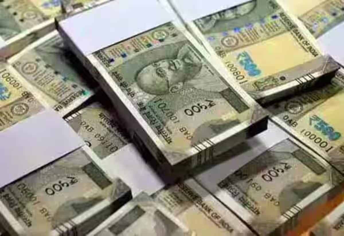 Indians earning over Rs 100 crore a year rise to 576 in five years