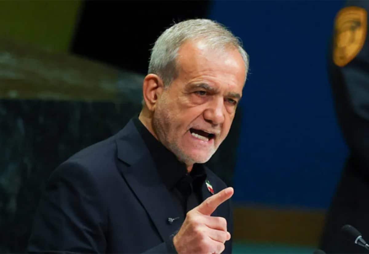 Iran says no nuclear weapons plan, opens sites to international checks