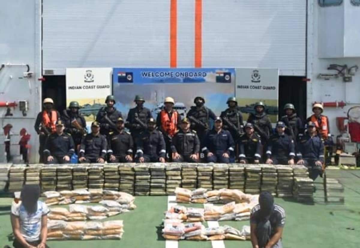 Coast Guard seizes drugs worth Rs 3,000 crore from Iranian boat