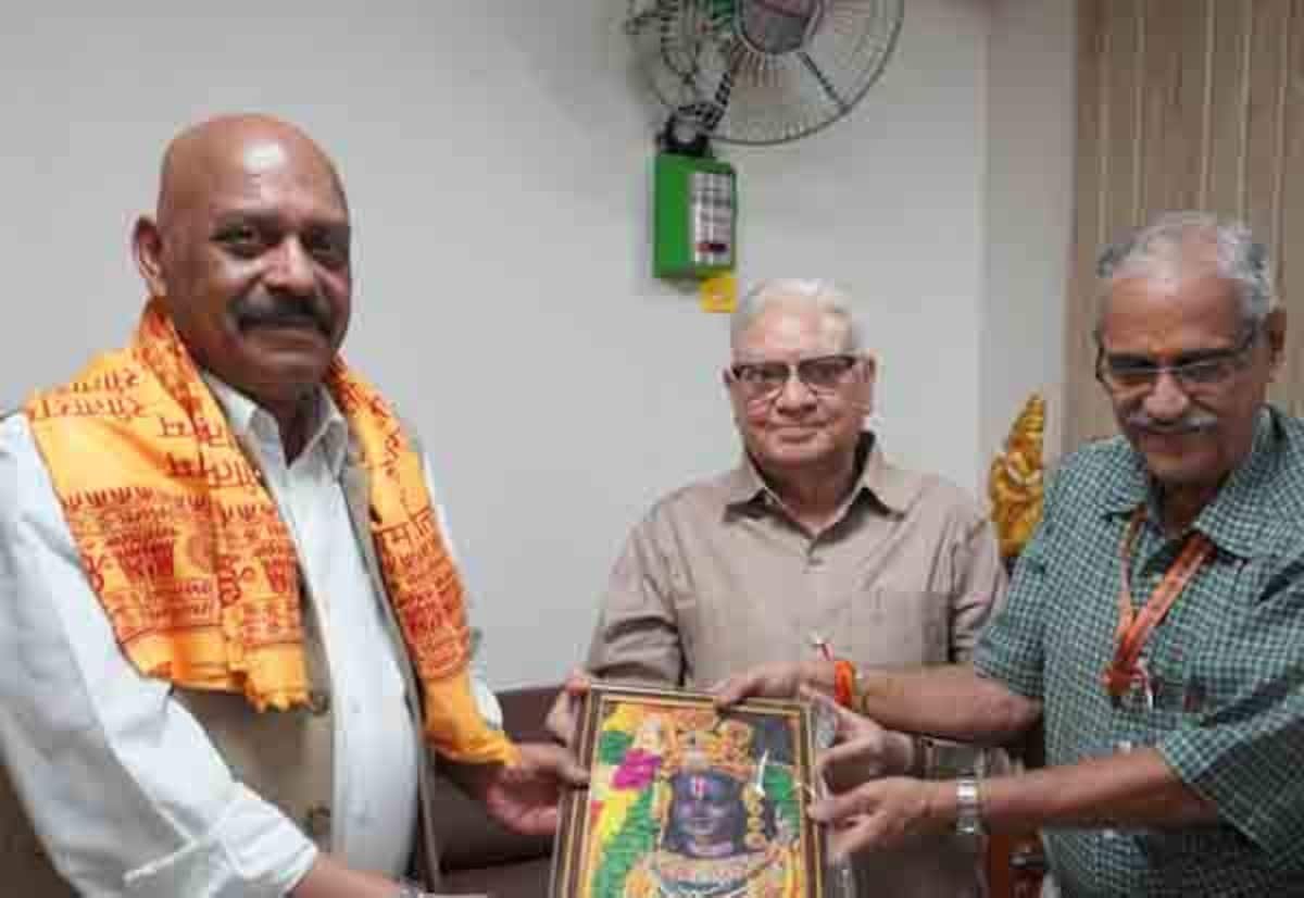 அயோத்தி ராமர் கோவில் அறக்கட்டளை சிஇஓவாக ஜிதேந்திரா மிஸ்ரா பொறுப்பேற்றார்