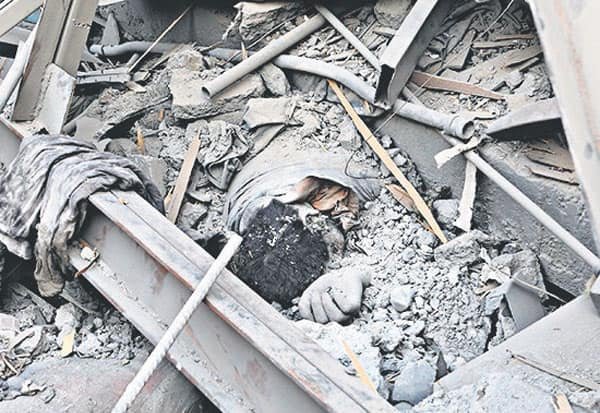 காபூல் மறுவாழ்வு மருத்துவமனை மீது தாக்குதல்: 400 பேர் பலி என தலிபான்; பாகிஸ்தான் மறுப்பு