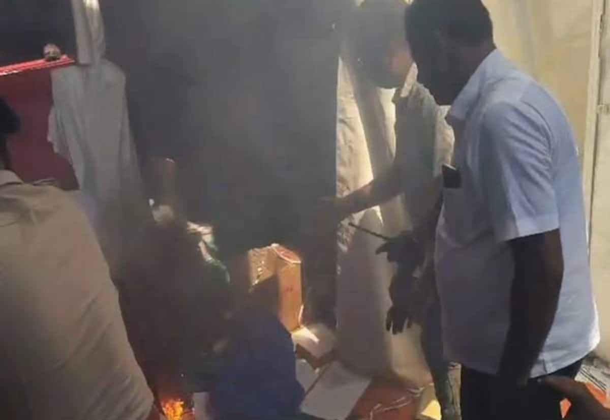 கர்நாடகாவில் வீட்டில் பிரிட்ஜ் வெடித்து தீ விபத்து; ஒரே குடும்பத்தில் 4 பேர் பலி