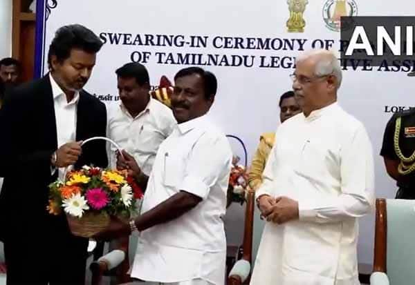 தமிழக தற்காலிக சபாநாயகராக கருப்பையா பதவியேற்றார்