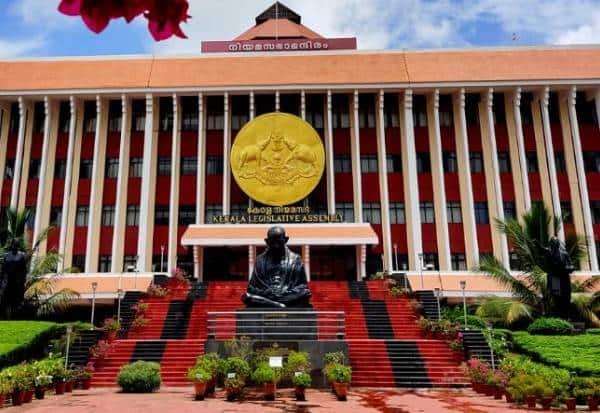 தமிழக வாக்காளர்களுக்கு சம்பளத்துடன் விடுப்பு: கேரள அரசு அறிவிப்பு