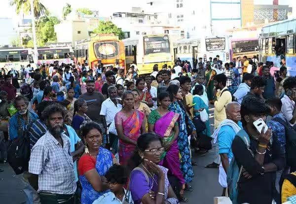 Voters returning home protest over lack of buses from Chennai, Coimbatore