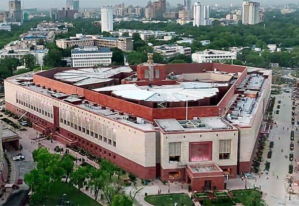 லோக்சபாவில் 8 எம்.பி.க்களின் சஸ்பெண்ட் நடவடிக்கை ரத்து; சபாநாயகர் எச்சரிக்கை