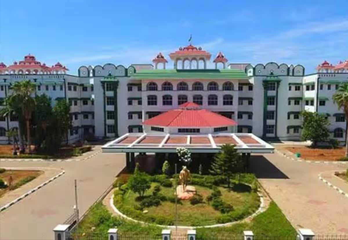 Madurai HC seeks Censor Board reply on plea against film 'Jananayagan'