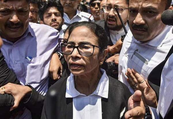 Mamata appears in Calcutta High Court in lawyer’s robe, argues PIL