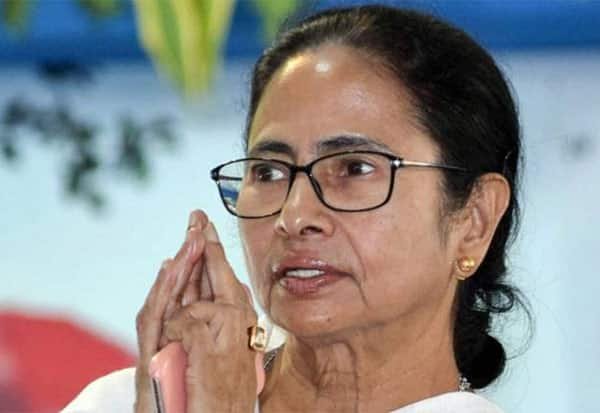 தேர்தல் அறிவிப்புக்கு முன் அர்ச்சகர்களுக்கு ஊதிய உயர்வு; டிஏ நிலுவை வழங்கல்: மம்தா