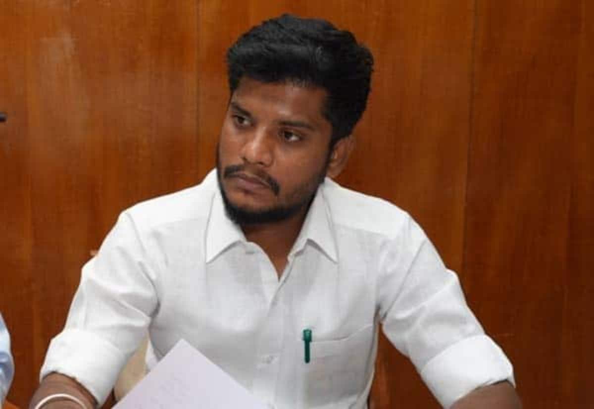 Mobile phone ban to extend to medium, small temples: Minister Ramesh