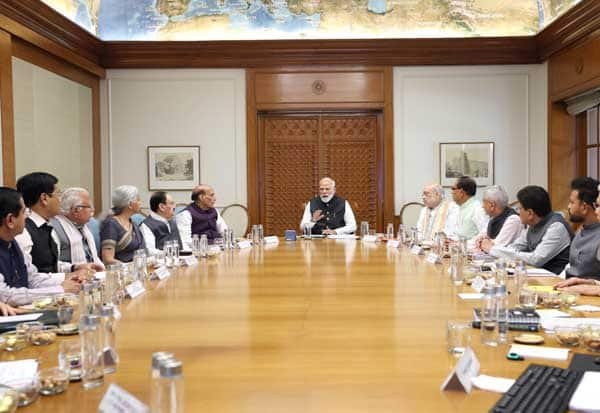 மேற்காசிய போர் எதிரொலி: எரிபொருள் நிலவரம் குறித்து பிரதமர் மோடி ஆலோசனை