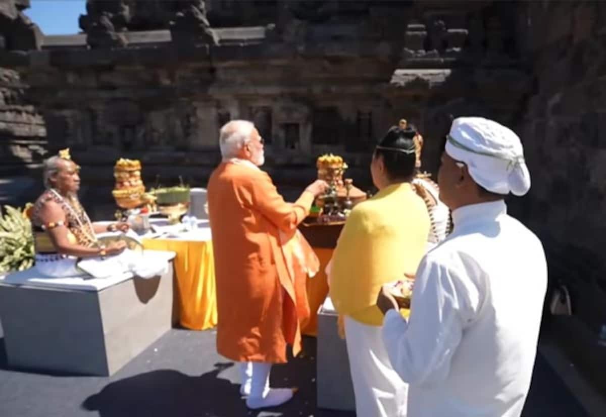 இந்தோனேசியாவின் பிராம்பனன் கோவிலில் பிரதமர் மோடி வழிபாடு