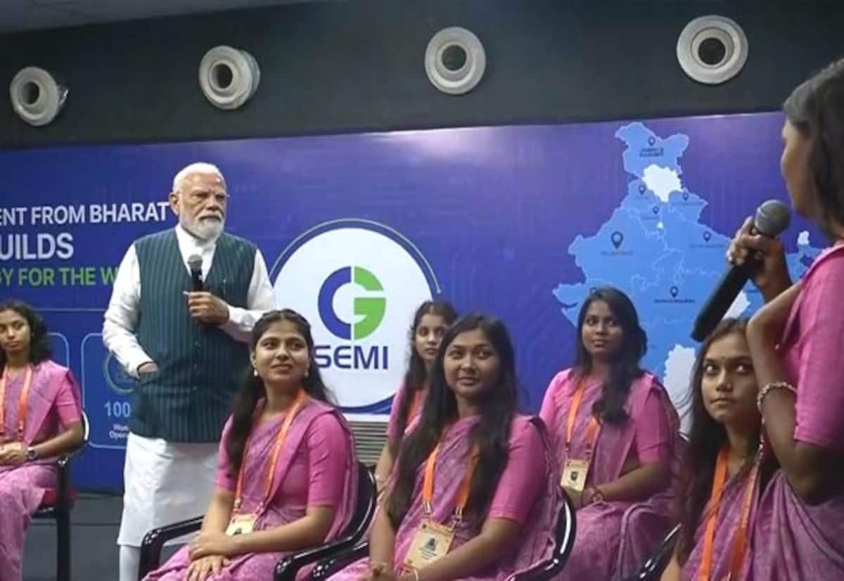 PM Modi says he is proud of women’s power at Gujarat chip plant
