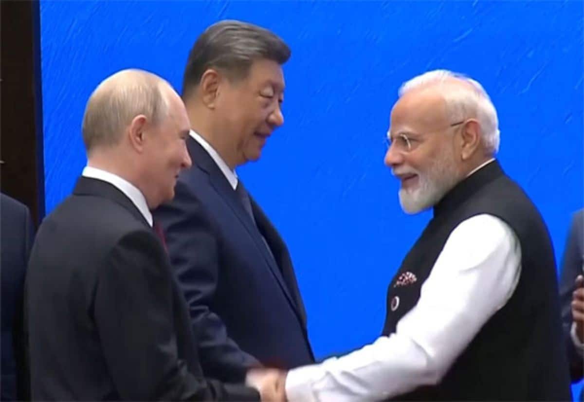 எஸ்.சி.ஓ மாநாட்டில் ஷி ஜின்பிங்குடன் கைகுலுக்கிய பிரதமர் மோடி