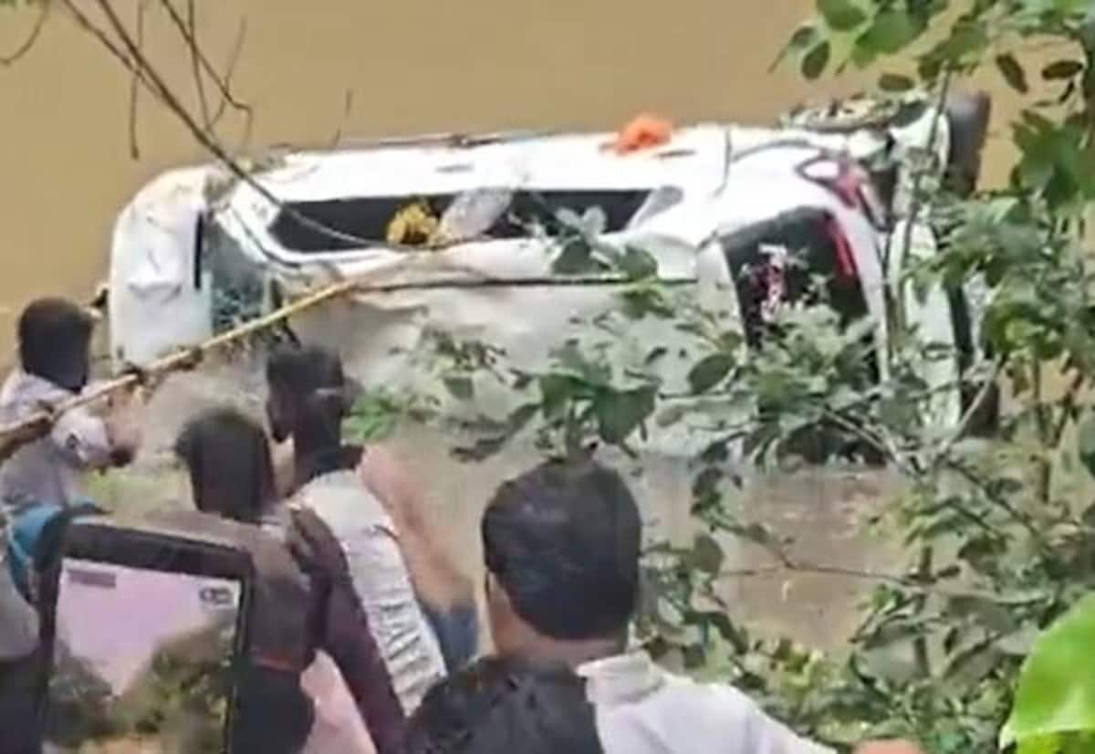 8, including 3 children, die as car swept away in MP flood drain