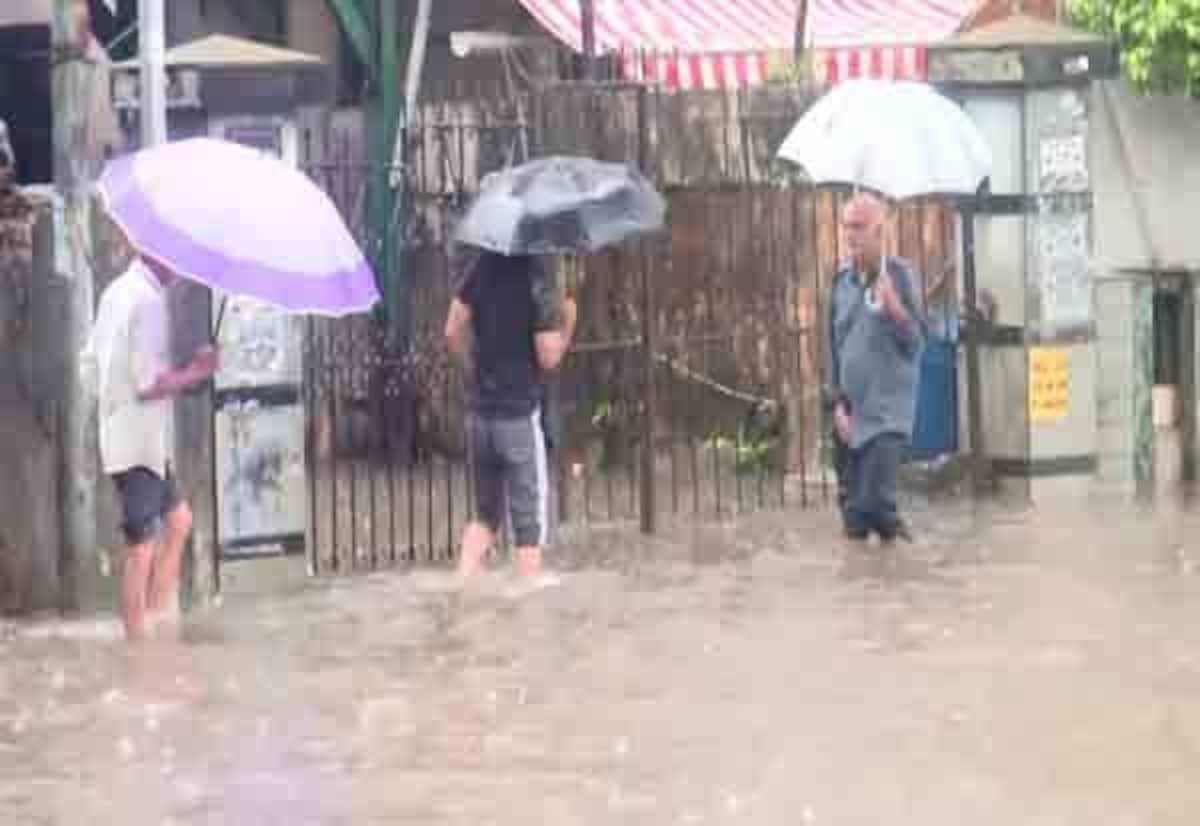 Mumbai hit by heaviest June rain in 10 years as monsoon arrives late