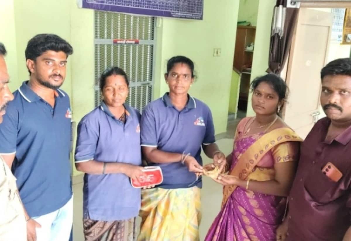 நத்தம் அருகே சாலையில் கிடைத்த 5¼ பவுன் நகை; போலீசில் ஒப்படைத்த தொழிலாளர்கள் பாராட்டு