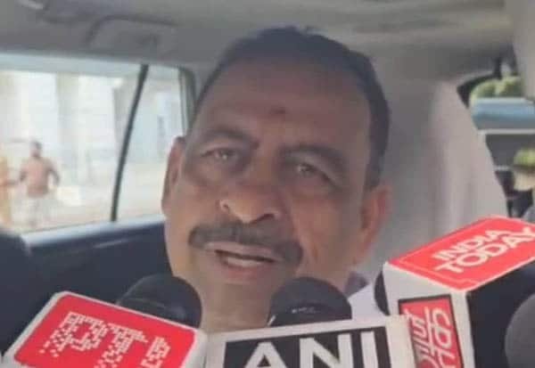 Ex-minister OS Manian says Adhav sought AIADMK deputy post