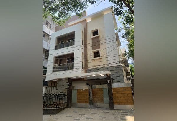 Palaniswami vacates govt bungalow, moves near AIADMK HQ in Royapettah